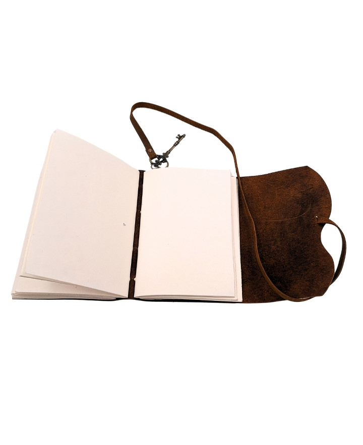 Retro Leather Notebook with Key and Strap, 200 pages, 18 x 13 cm - AH02