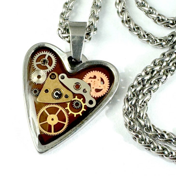 PENDANT: Heart of a Moment in Time – Light Brown II