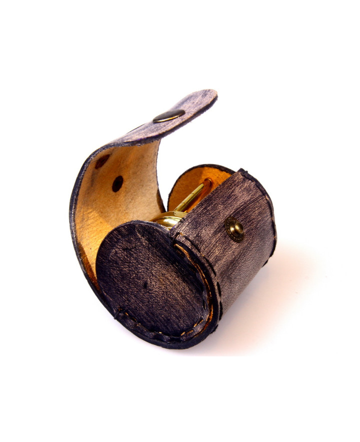 Magnifying glass with pouch