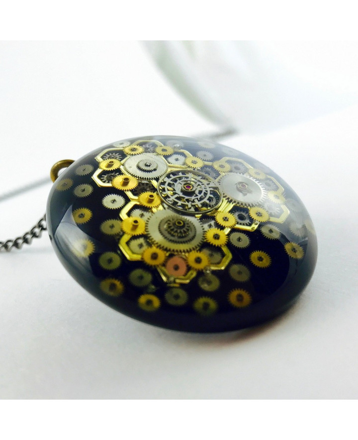 PENDANT - THE HIVE