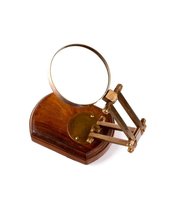 STANDING MAGNIFYING GLASS