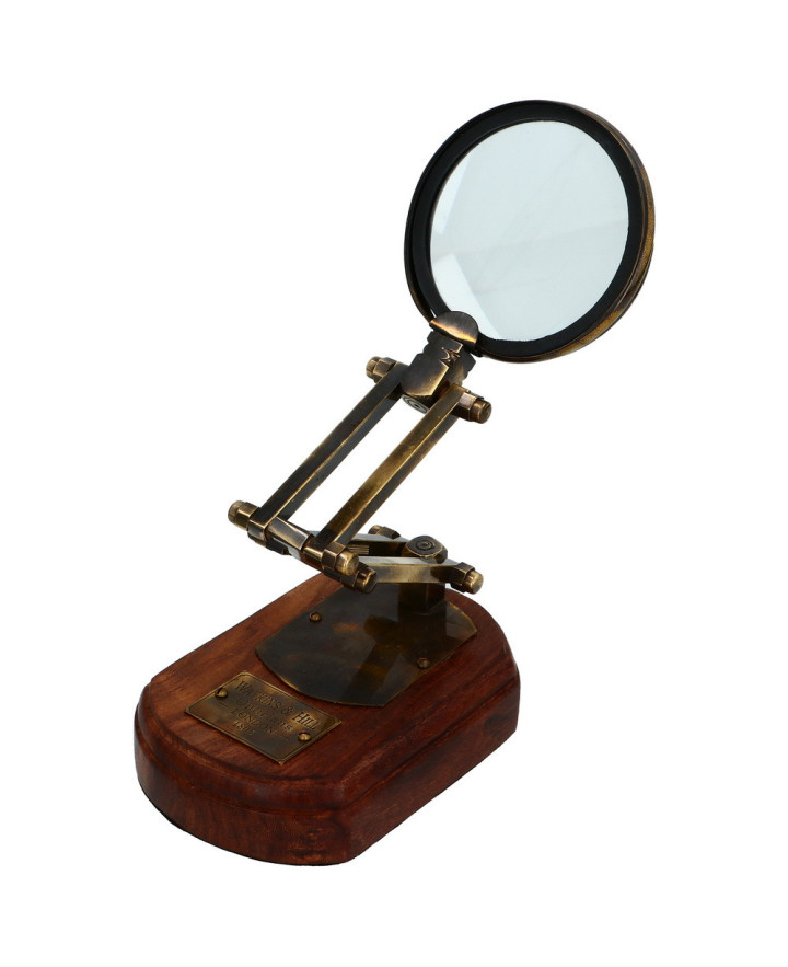 STANDING MAGNIFYING GLASS