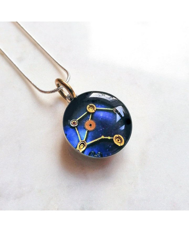 PENDANT – PIECES OF MYSELF – SCALES