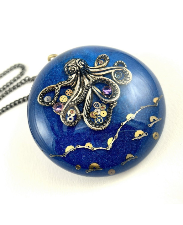 PENDANT - BEAUTY CTHULU NAVY