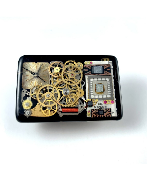 Brooch – Lost In Time III – 3D