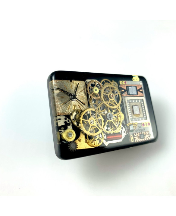 Brooch – Lost In Time III – 3D