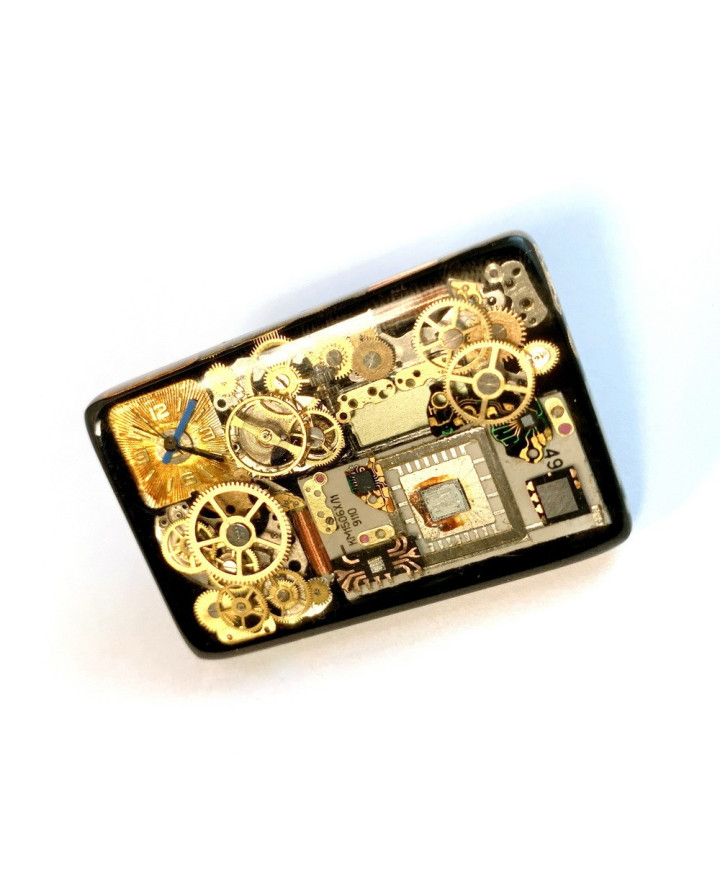 Brooch – Lost In Time IV