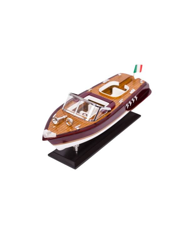 A model motorboat – the perfect gift for sailing enthusiasts – REE