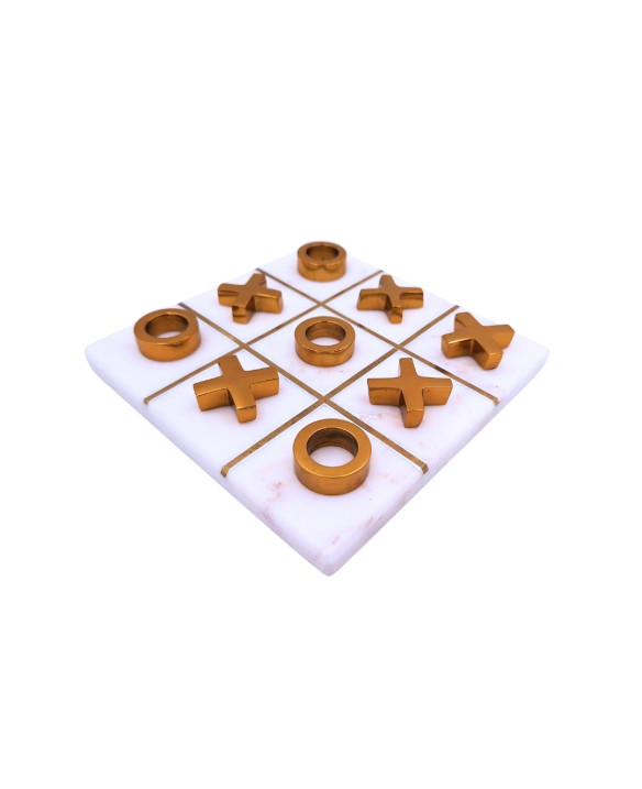Noughts and crosses on a marble base – 1598