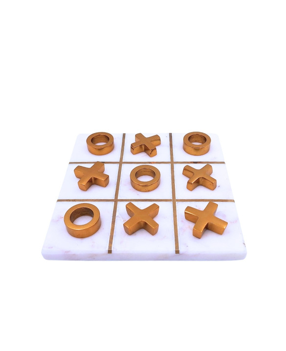 Noughts and crosses on a marble base – 1598